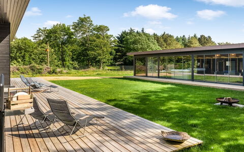 Diuri - 500M to the Fjord: Garden, Land Lot, Groundcover, Garden Buildings, Lawn, Landscaping, Shade, Estate, Yard, Hardwood