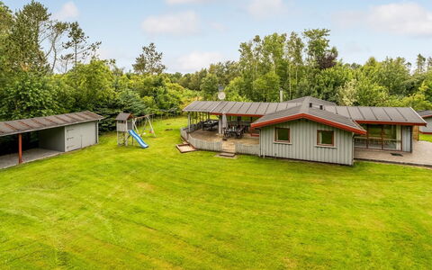 Engelbertine - 800M to the Fjord: Blue, Shrub, Cottage, Groundcover, Garden, Estate, Shade, Landscaping, Farmhouse, Eco Hotel