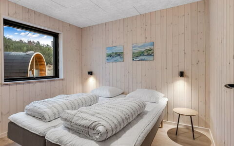 Gustaf - 800M from the Sea: Wood, Bedroom, Bed, Bedding, Bed Sheet, Bed Frame, Freezing, Hardwood, Winter, Wood Stain