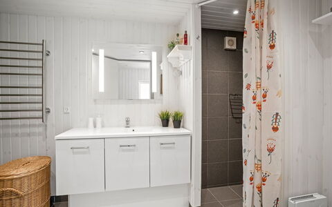 Nanne - from the Sea: Flooring, Interior Design, Floor, Plumbing Fixture, Bathroom Cabinet, Sink, Bathroom Sink, Plumbing, Cabinetry, Room