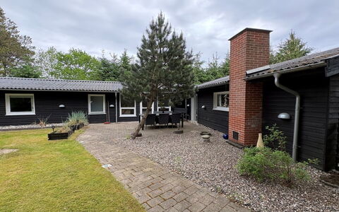 Nanne - from the Sea: Building, House, Home, Residential Area, Roof, Cottage, Door, Siding, Estate, Garden