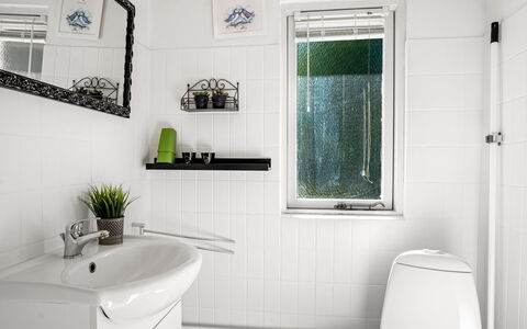 Nanne - from the Sea: Wall, Plumbing Fixture, Interior Design, Bathroom, Flooring, Floor, Sink, Toilet, Plumbing, Tap