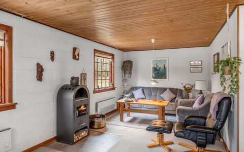 Saxe - 1Km from the Sea: House, Roof, Home, Cottage, Shed, Garden Buildings, Siding, Yard, Log Cabin, Hut