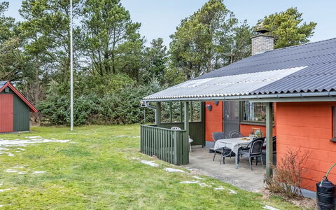 Saxe - 1Km from the Sea: House, Roof, Home, Cottage, Shed, Garden Buildings, Siding, Yard, Log Cabin, Hut
