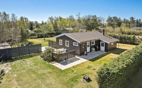 Steinunn - 2.9Km from the Sea: Building, House, Window, Home, Roof, Residential Area, Shrub, Cottage, Land Lot