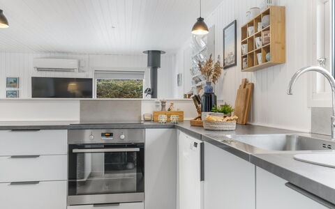Steinunn - 2.9Km from the Sea: Building, House, Window, Home, Roof, Residential Area, Shrub, Cottage, Land Lot
