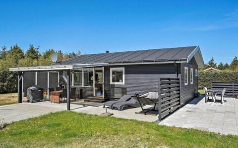 Steinunn - 2.9Km from the Sea: Building, House, Window, Home, Roof, Residential Area, Shrub, Cottage, Land Lot