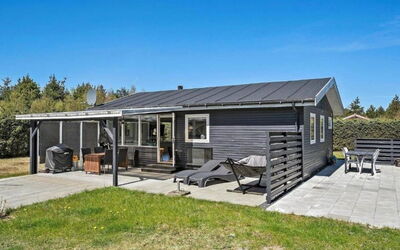 Steinunn - 2.9Km from the Sea