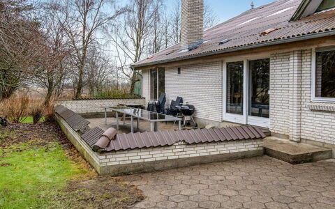 Stilla - 19Km from the Sea: Roof, House, Home, Cottage, Door, Siding, Estate, Lawn, Yard, Porch