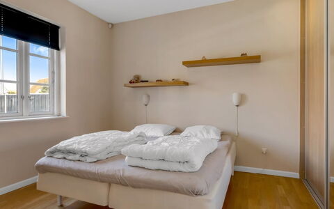 Verner - 990M from the Sea: Bed, Furniture, Bedroom, Wall, Floor, Interior Design, Wood, Flooring, Bedding, Bed Sheet
