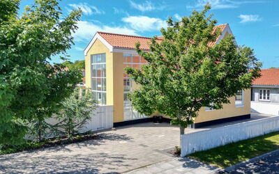 Meike - 700M from the Sea