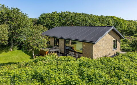 Segut - 300M from the Sea: Roof, House, Home, Cottage, Door, Siding, Deck, Porch, Plank, Hardwood