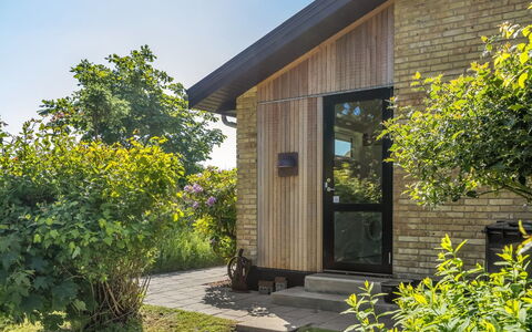 Segut - 300M from the Sea: Roof, House, Home, Cottage, Door, Siding, Deck, Porch, Plank, Hardwood