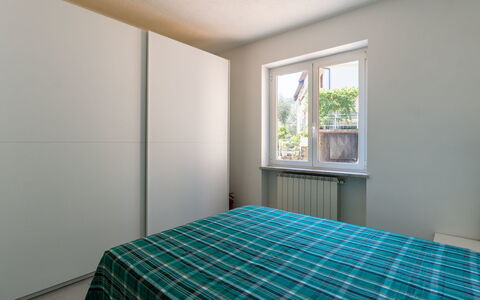 Alessandro: Interior Design, Flooring, Bedroom, Wood, Bed, Floor, Room, Bed Sheet, Ceiling, Bedding