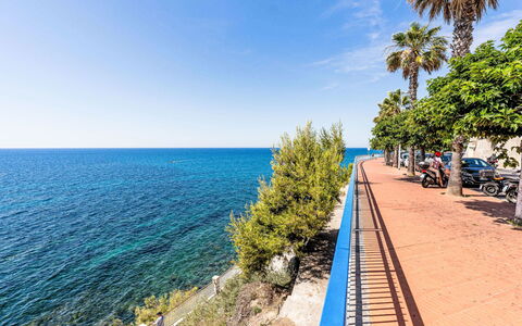 Villa Cristina: Blue, Body Of Water, Sea, Coast, Coastal And Oceanic Landforms, Horizon, Ocean, Beach, Shore, Tropics