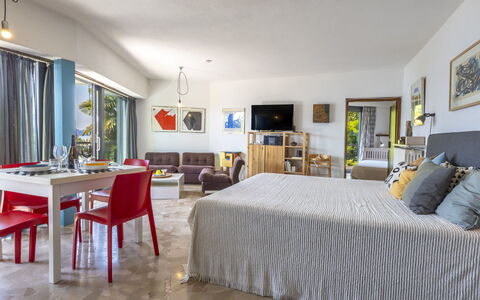 Max: Furniture, Interior Design, Flooring, Floor, Wall, Room, Bed, Wood, Ceiling, Bedroom