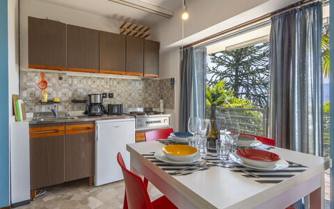Max: Furniture, Major Appliance, Kitchen, Apartment, Chair, Kitchen Appliance, Resort, Wood Stain, Kitchen & Dining Room Table, Countertop