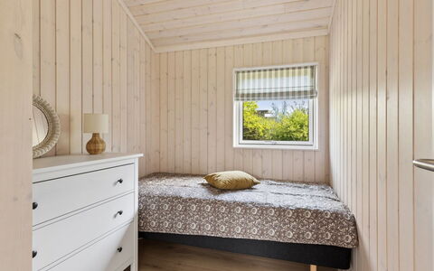 Ingalil - 825M from the Sea: Flooring, Bedroom, Wood, Floor, Interior Design, Bed, Ceiling, Furniture, Room, Bed Sheet