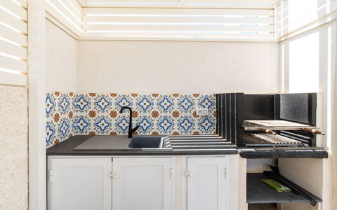 A Casa di Chica: Kitchen, Flooring, Interior Design, Floor, Countertop, Tile, Room, Cabinetry, Kitchen Appliance