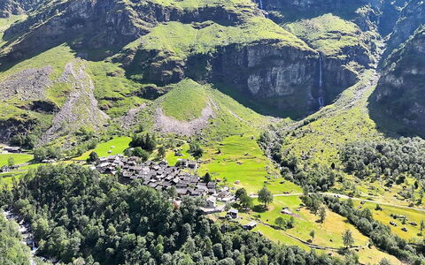 Palazzo Landfogti Studio: Mountainous Landforms, Mountain, Highland, Landscape, Hill, Terrain, Valley, Hill Station, Geology, Mountain Range