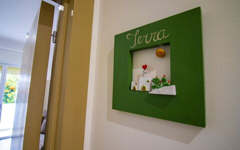 Elementi Luxury Otranto: Wall, Picture Frame, Room, Paint, Design