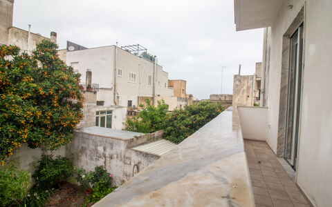 Elementi Luxury Otranto: Wall, Residential Area, Apartment, Concrete, Balcony, Daylighting, Plaster