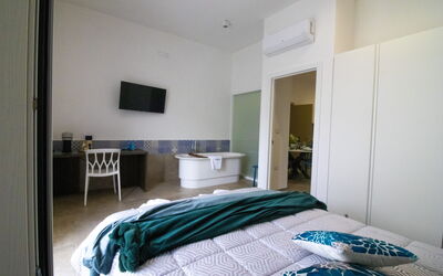 Accommodation:&nbsp;Acqua Elementi Luxury