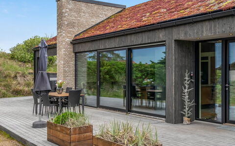 Uschi - 1Km from the Sea: Wood, Architecture, Home, Roof, Composite Material, Cottage, Siding, Garden, Shade, Landscaping