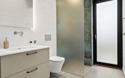 Uschi - 1Km from the Sea: Flooring, Floor, Wall, Interior Design, Bathroom, Plumbing Fixture, Bathroom Cabinet, Toilet, Door, Plumbing