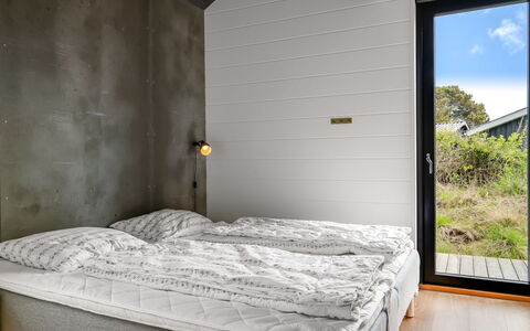 Uschi - 1Km from the Sea: Wood, Bedroom, Flooring, Bed Sheet, Ceiling, Floor, Bedding, Bed, Bed Frame