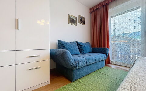 Bergblick: Interior Design, Flooring, Floor, Wood, Room, Furniture, Ceiling, Apartment, Bed, Bedroom