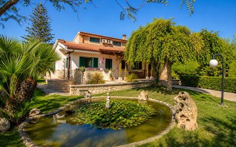 Villa Lina: House, Home, Architecture, Shrub, Residential Area, Garden, Estate, Hacienda, Landscaping, Cottage