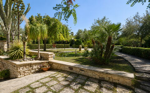 Villa Lina: Vegetation, Garden, Shrub, Groundcover, Flagstone, Walkway, Landscaping, Woody Plant, Shade