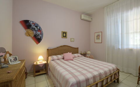 Villa Lina: Furniture, Bed, Bedroom, Bedding, Bed Sheet, Interior Design, Wood, Linens, Room, Floor