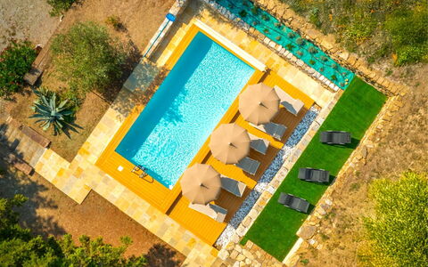 Villa la Guardiola: Swimming Pool, Resort, Outdoor Furniture, Sunlounger, Eco Hotel, Garden, Umbrella, Shade, Thermae, Landscaping
