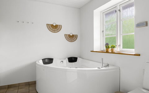Falka - 30Km from the Sea: Bathtub, Plumbing Fixture, Flooring, Interior Design, Floor, Tap, Plumbing, Bathroom, Jacuzzi