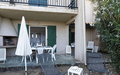 U Sognu: Furniture, Outdoor Furniture, Chair, Outdoor Table, Shade, Kitchen & Dining Room Table, Balcony, Porch, Backyard, Yard