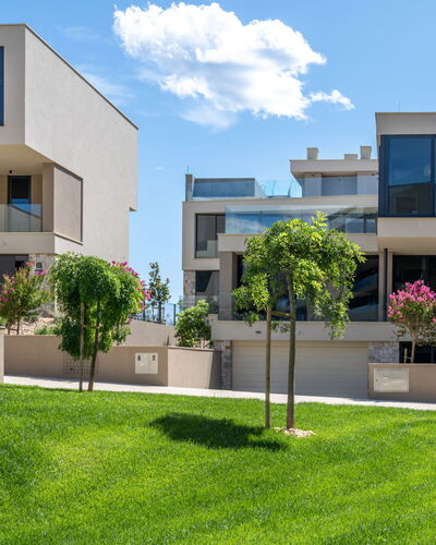Petram Deluxe Villa with Rooftop Pool 121.5