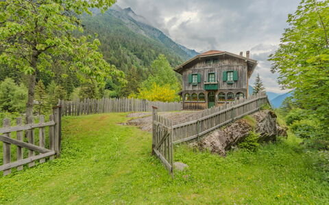 Villa Ragada: Furniture, Interior Design, Flooring, Floor, Wood Flooring, Wood, Chair, Ceiling, Kitchen & Dining Room Table, Table