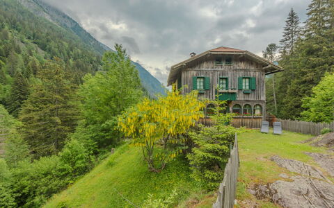 Villa Ragada: Furniture, Interior Design, Flooring, Floor, Wood Flooring, Wood, Chair, Ceiling, Kitchen & Dining Room Table, Table