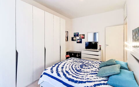 Bemi' Al Mare: Bed, Furniture, Bedroom, Interior Design, Wall, Bed Sheet, Bedding, Flooring, Floor, Textile
