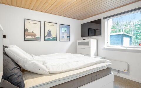 Keijo - from the Sea: Interior Design, Bedroom, Bed, Ceiling, Furniture, Wood, Flooring, Floor, Room, Bed Sheet