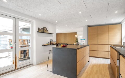 Keijo - from the Sea: Flooring, Floor, Wood, Interior Design, Ceiling, Wood Flooring, Furniture, Kitchen, Countertop, Laminate Flooring