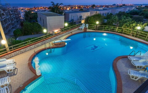 Villa Sole Mare: Swimming Pool, Resort, Eco Hotel, Hotel, Resort Town