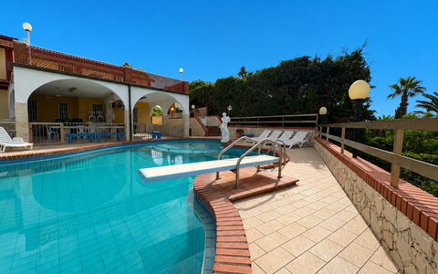 Villa Sole Mare: Swimming Pool, Hotel, Resort