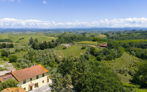 Villa i Fiori: Landscape, Grassland, Hill, Rural Area, Plain, Hill Station, Meadow, Village, Pasture, Field