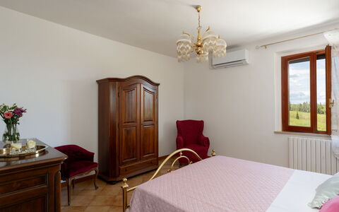 Villa i Fiori: Bed, Bedroom, Furniture, Interior Design, Bed Sheet, Bedding, Wood, Room, Textile, Flooring