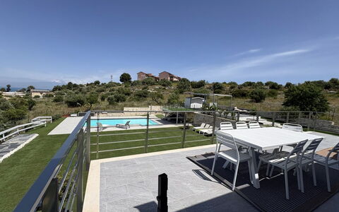 Rari House: Swimming Pool, Outdoor Furniture, Fence, Balcony