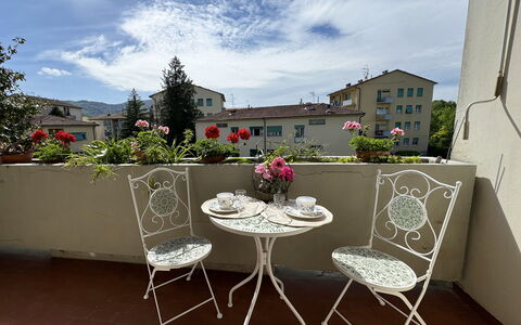 Alle Gardenie: Furniture, Table, Chair, Outdoor Table, Outdoor Furniture, Coffee Table, Flowerpot, Houseplant, Balcony, Kitchen & Dining Room Table