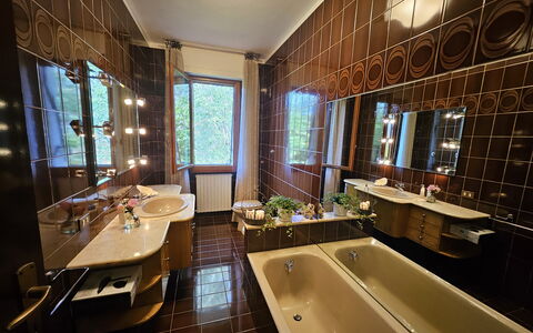 Alle Gardenie: Flooring, Plumbing Fixture, Interior Design, Floor, Bathroom Sink, Bathroom, Tap, Plumbing, Sink, Ceiling